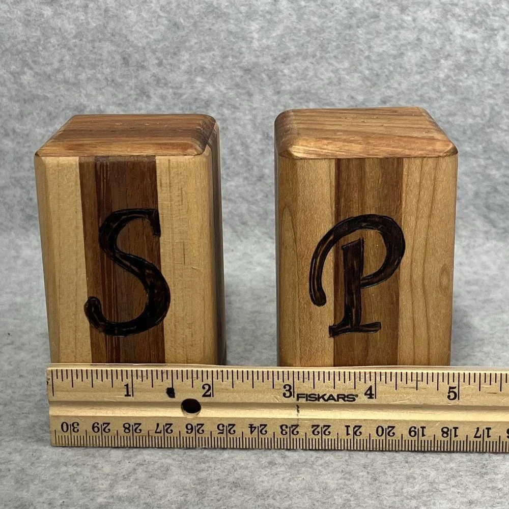 Handcrafted Wooden Salt &‎ Pepper Shakers Set Striped Wood Cork Stoppers Kitchen
